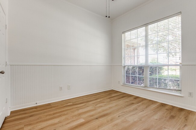 Building Photo - 9247 Aristocrat Ln