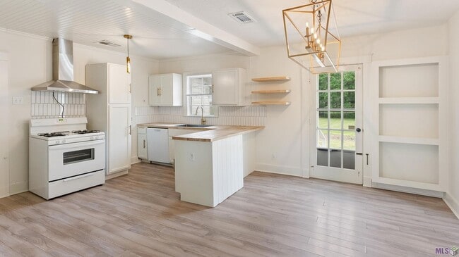 Building Photo - 7165 Government St