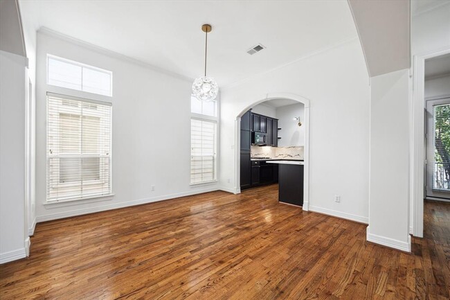 Building Photo - 4013 Blossom St