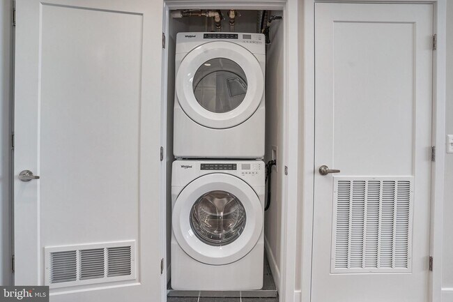 Building Photo - 2000 Clarendon Blvd