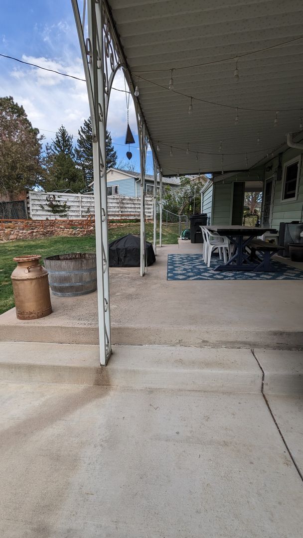 Building Photo - BEAUTIFUL MODERN 3 BED/2 BATH RANCHER IN E...