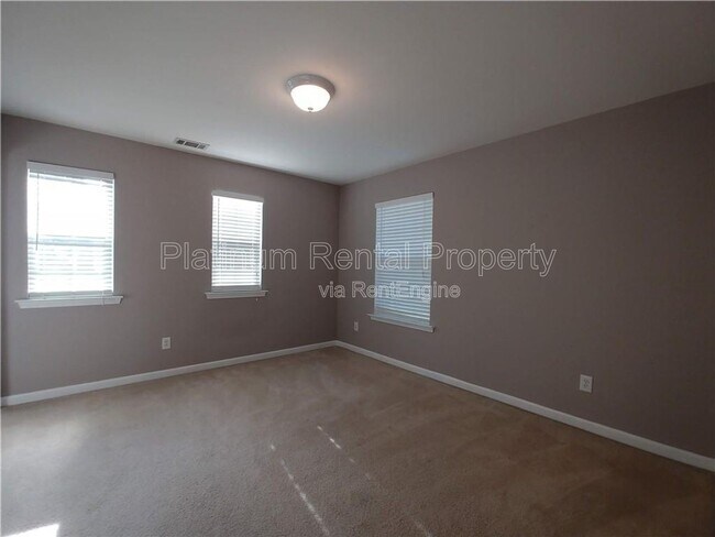 Building Photo - 6205 Park Leaf Walk