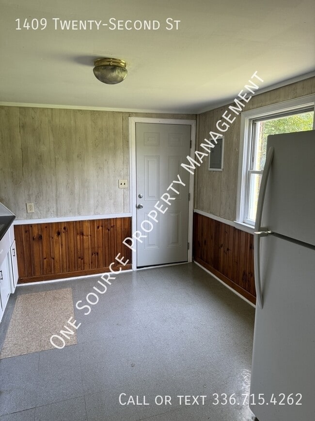 Building Photo - 1409 NE 22nd St