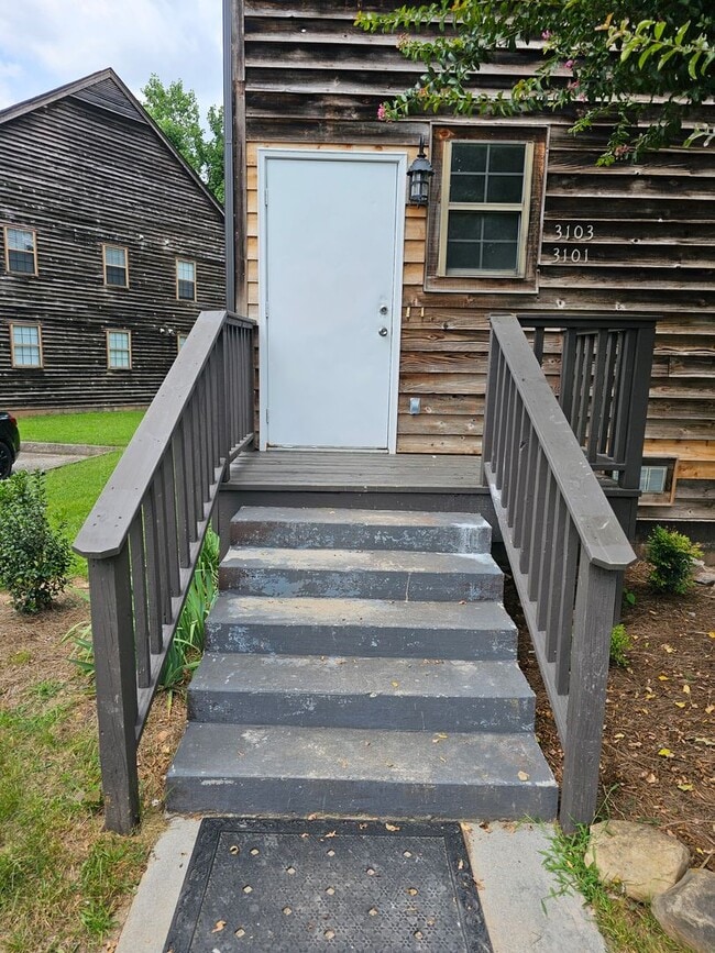Building Photo - {MA3101}  COMPLETELY RENOVATED. Available ...