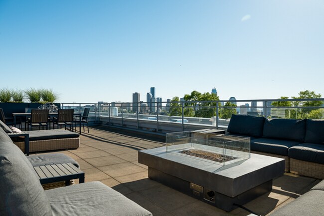 Building Photo - 1321 E John St