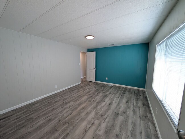 Building Photo - 5737 Klondike Dr