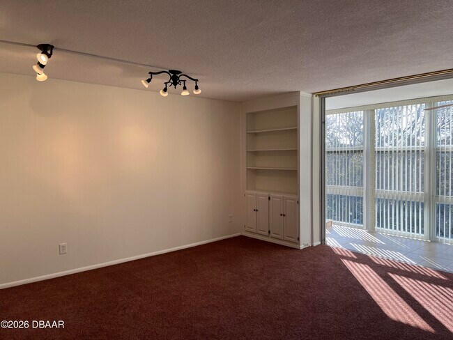 Building Photo - 1224 S Peninsula Dr