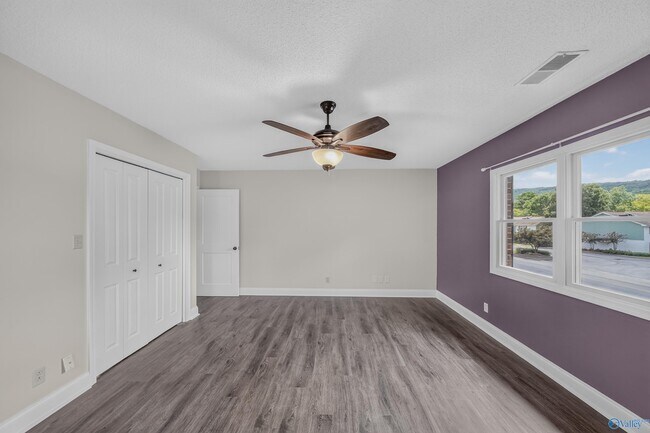 Building Photo - 1208 SE Willowbrook Dr