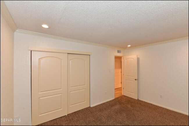 Building Photo - 4433 N Stanton St