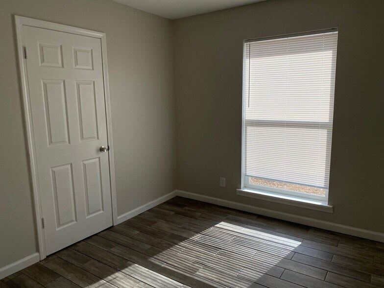 Building Photo - 19 Rolling Meadows Dr