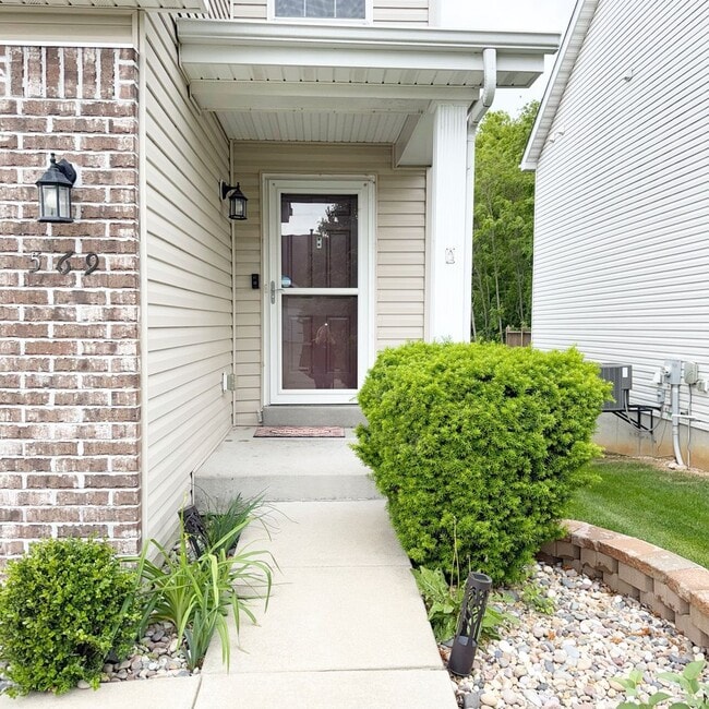 Building Photo - 569 Parkgate Dr