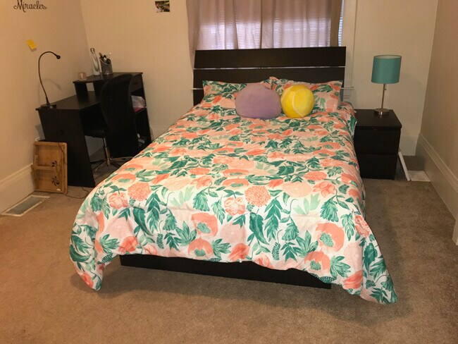 Building Photo - 223 Dunseith St