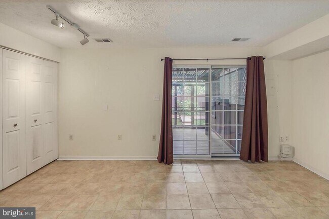 Building Photo - 44102 Tippecanoe Terrace
