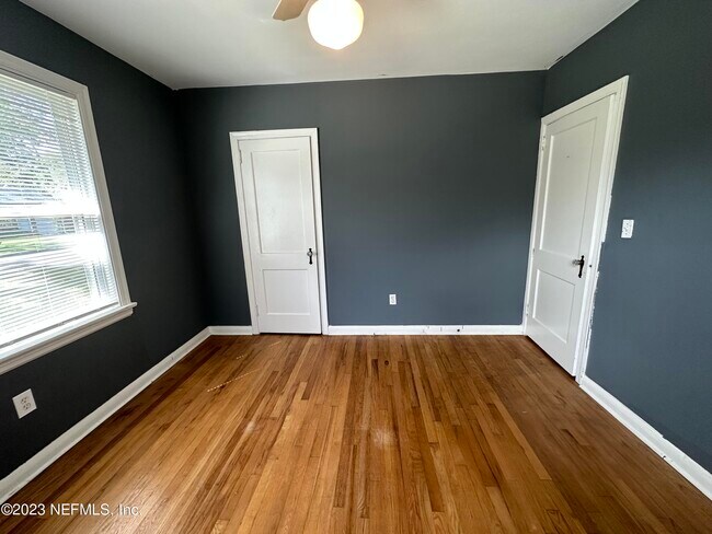Building Photo - 1123 Brierfield Dr