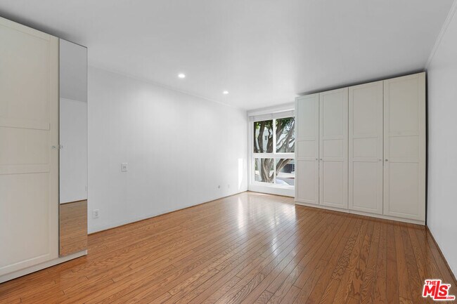 Building Photo - 911 Kings Rd