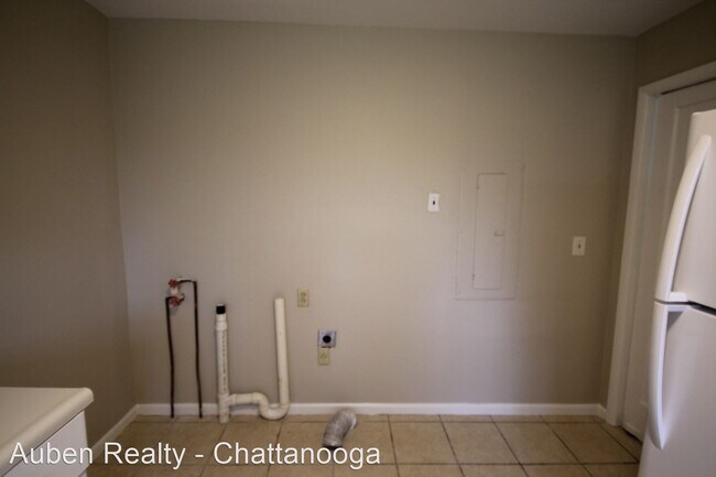 Building Photo - 2 br, 2 bath House - 313 McBrien Rd A