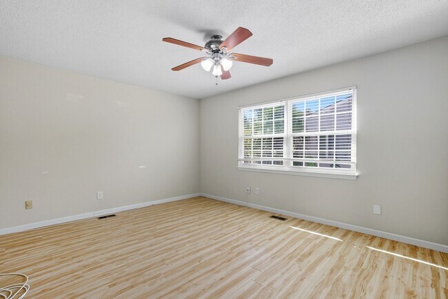 Building Photo - 712 Biltmore Dr