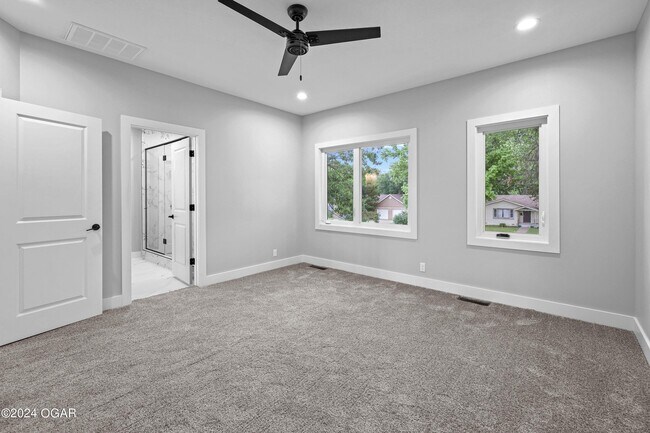 Building Photo - 2836 E 15th St