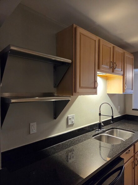 Building Photo - Room in Townhome on Cooper Lake Dr SE