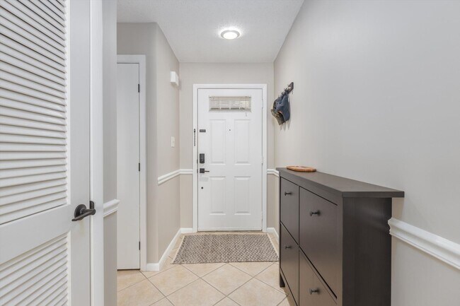 Building Photo - Fully Furnished Beach Rental