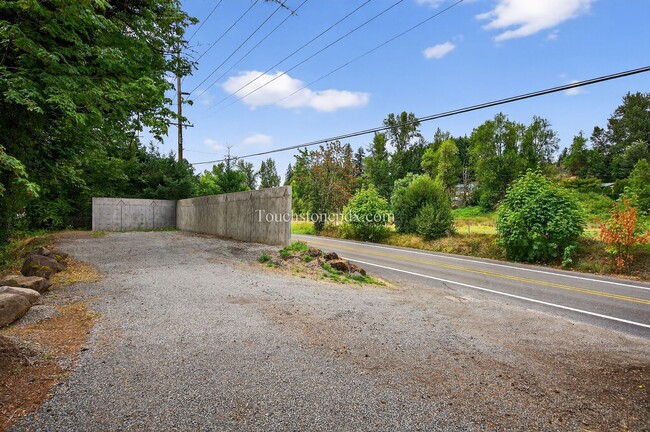 Building Photo - 4.5 Acre Dream Home in Oregon City Awaits