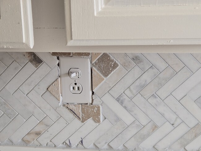 Building Photo - 2445 Brookwood St