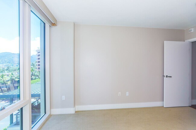 Building Photo - Allure Waikiki - 2 bedroom, 2 bath with 1 ...