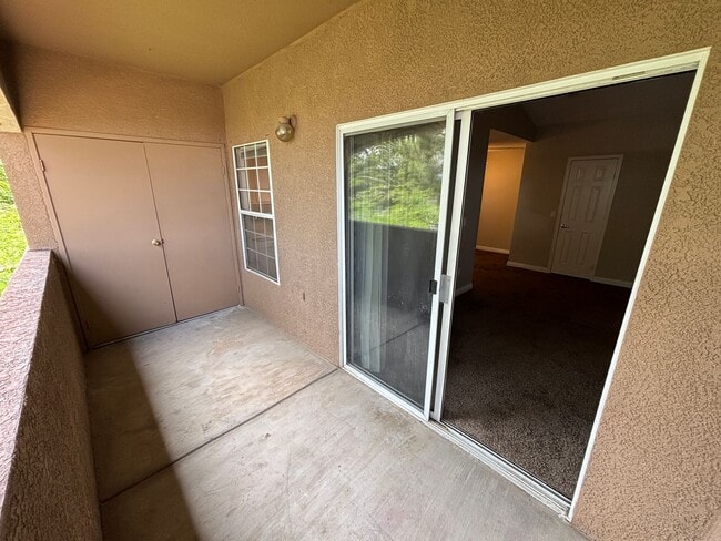 Building Photo - Cozy 1Bed/1Bath 2nd floor Condo in Henderson!