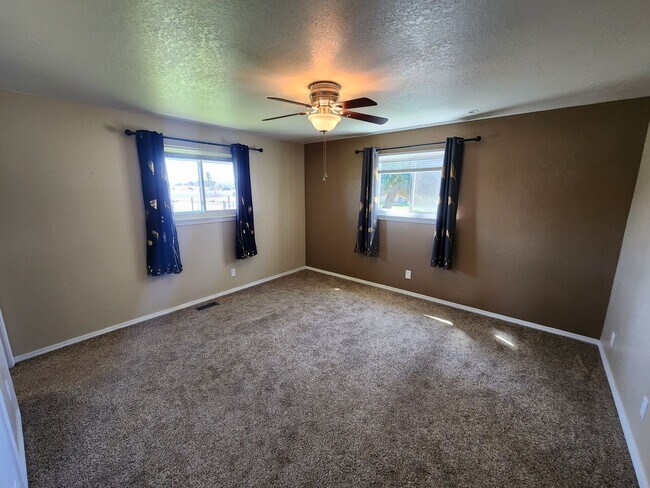 Building Photo - Great home S. Boise