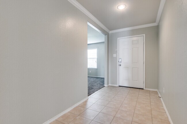 Building Photo - 1413 Lone Pine Dr