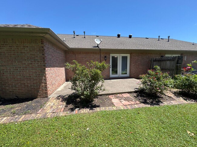 Building Photo - 3320-3322 River Oaks Blvd