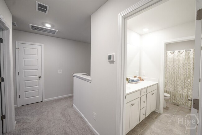 Building Photo - 109 Binscombe Ln