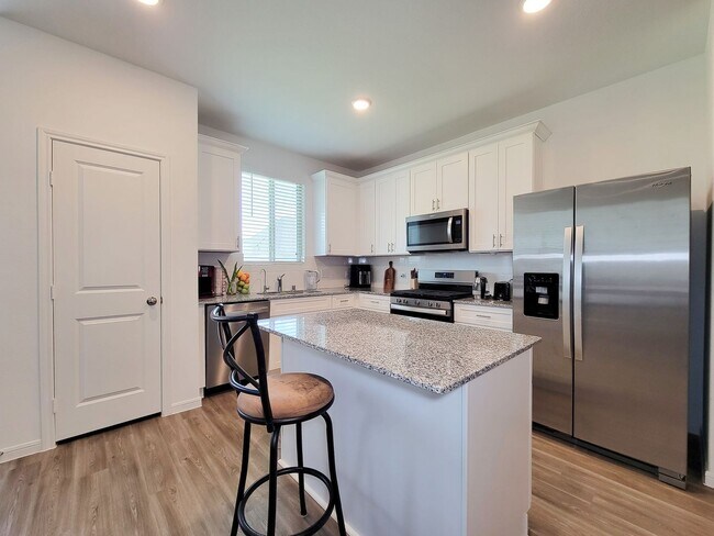 Building Photo - Ready to move in! The Granville floor plan...