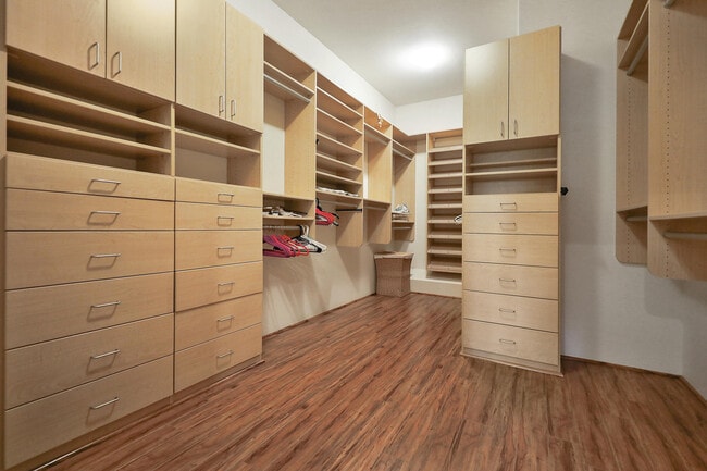 Building Photo - 84 N Kavenish Dr