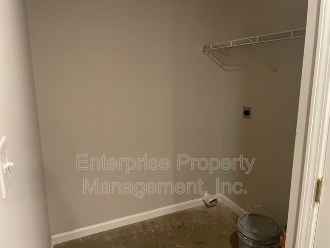 Building Photo - 3187 E Shirley Cir