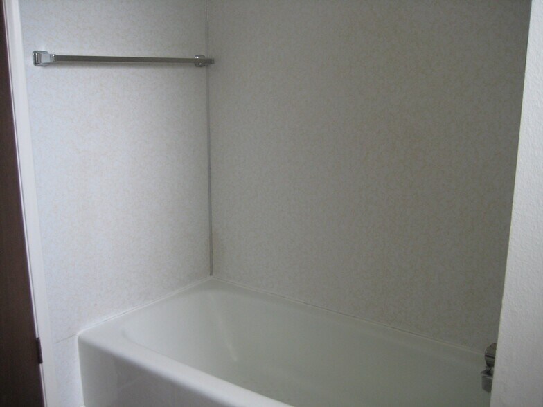 Building Photo - 370 W 200 N