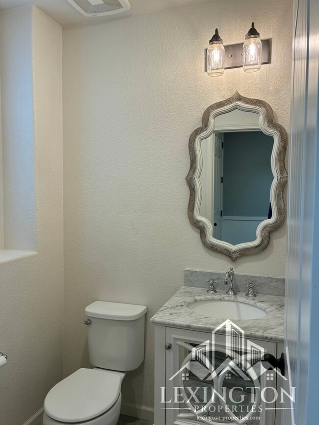 Building Photo - Elegant, 3BD/2.5BA, Sacramento Home in Nat...