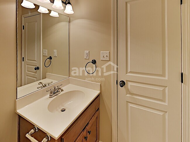 Building Photo - 2935 Geoffrey Dr