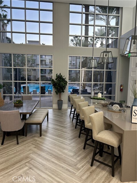 Building Photo - 1356 Scholarship