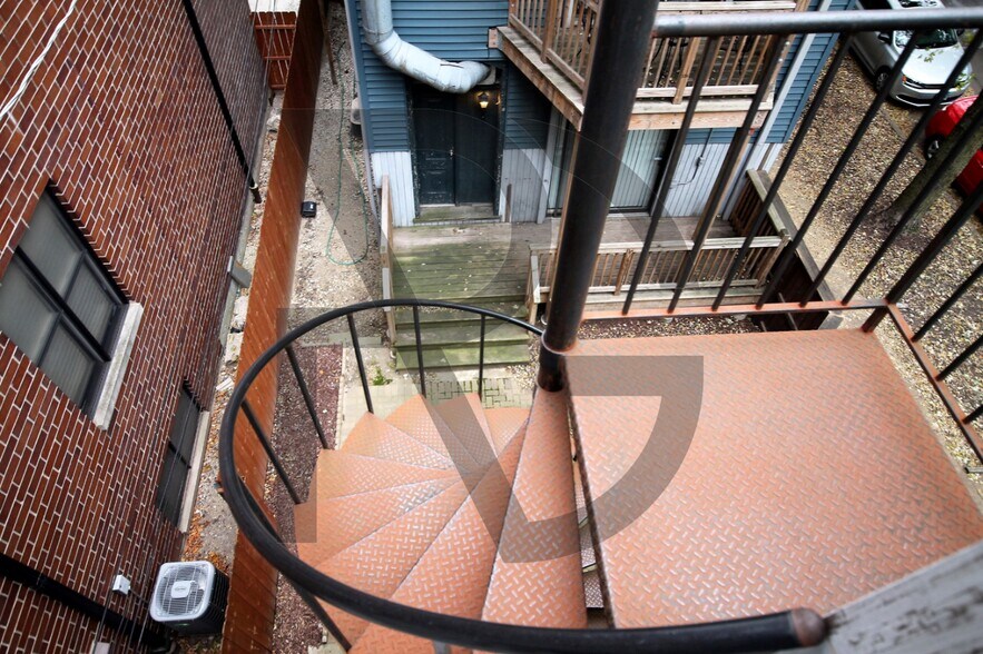 Building Photo - 2825 N Sheffield Ave