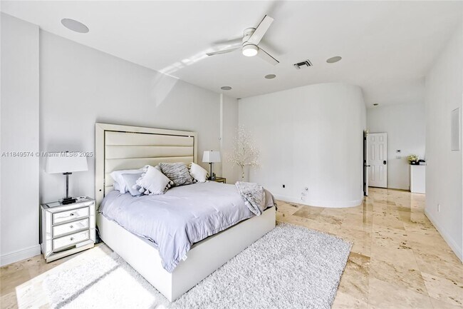 Building Photo - 1500 SW 171st Terrace