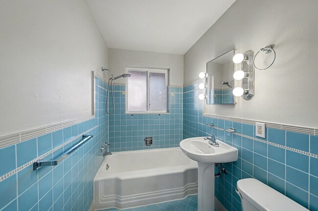 Building Photo - 1461 N Jasmine-2