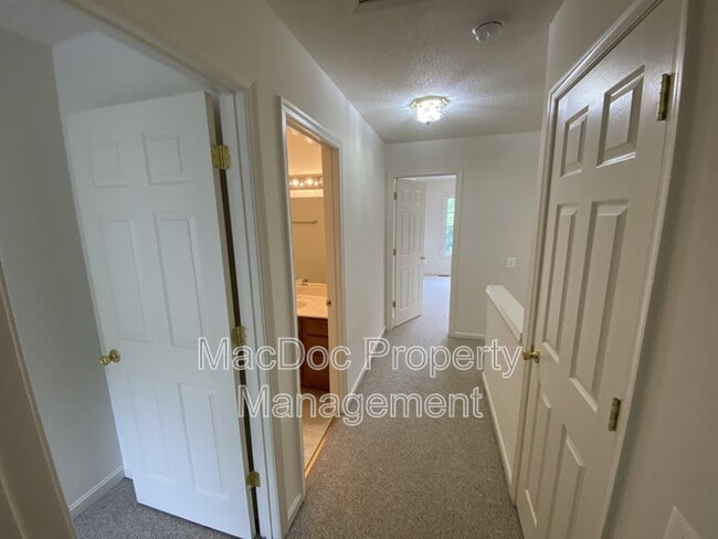 Building Photo - 106 Batley Ct