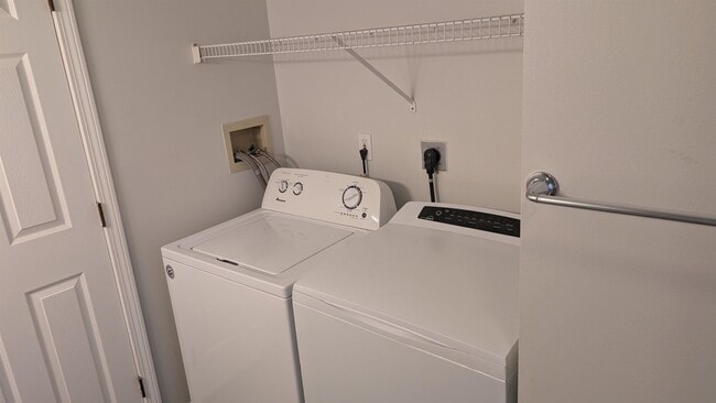 Building Photo - 266 Bell St