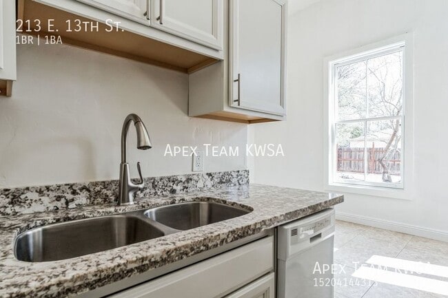 Primary Photo - 213 E 13th St