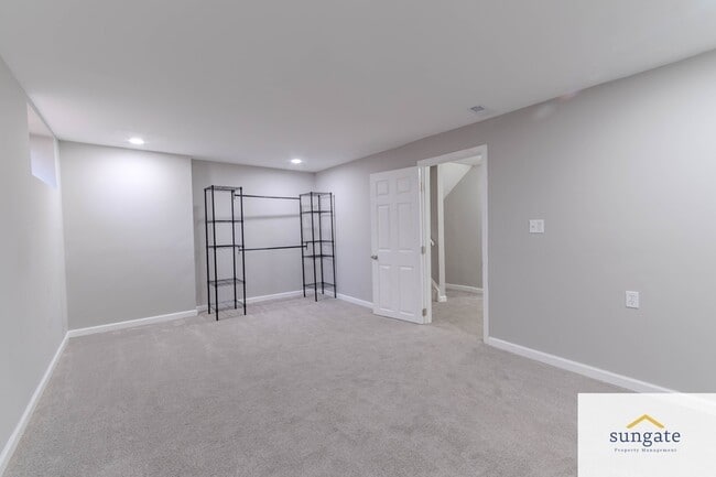 Building Photo - 4254 Cayuga Rd