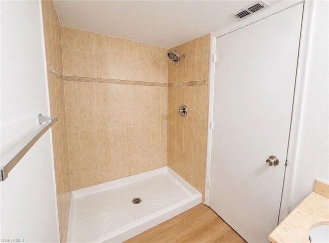 Building Photo - 161 Santa Clara Dr