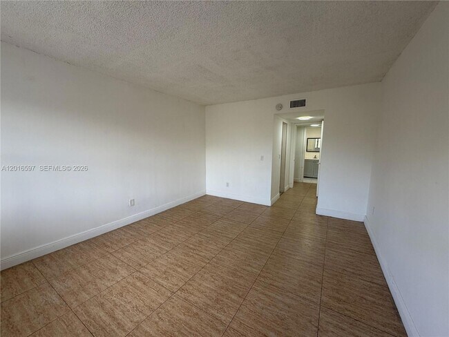 Building Photo - 13685 NE 10th Ave