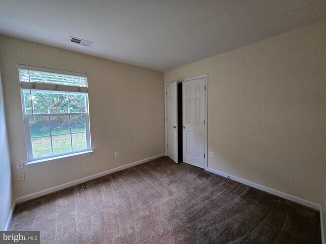 Building Photo - 832 Fox Den Rd