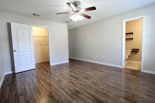 Building Photo - 3151 Forrest Ave